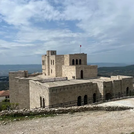 Botel Om Center Apartments Tirana *