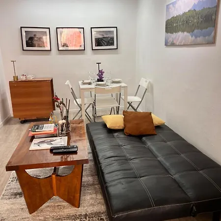 Om Center דירה